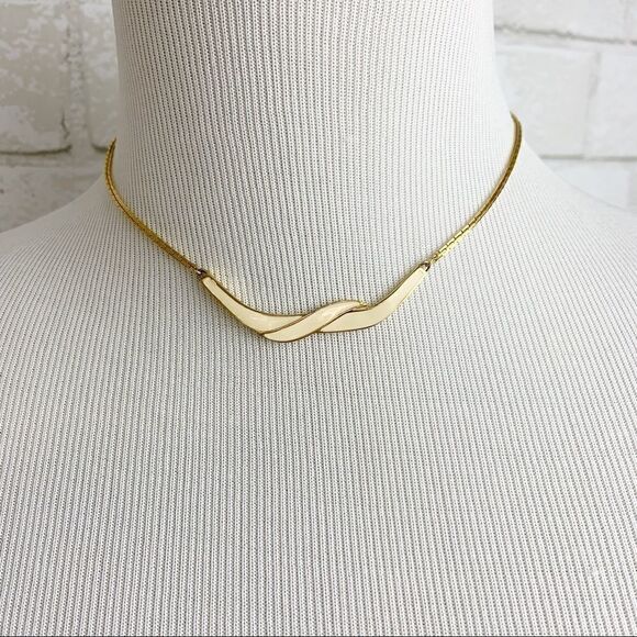 Monet Cream Enable Bird  Gold Chain Necklace - Picture 2 of 5